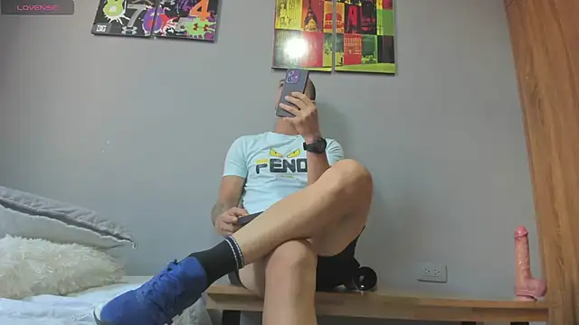 Enzoo98  online show from 04-18-26, 06:45