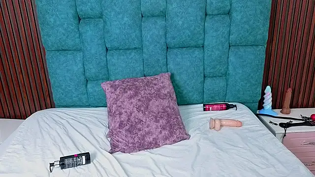 AnnieHiper online show from 04-15-26, 07:58