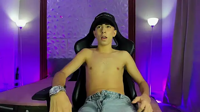 Snapshot of Michaell_twinkk_ chatting on 03-15-26, 04:40 Michaell twinkk online show from 03-15-26, 04:40