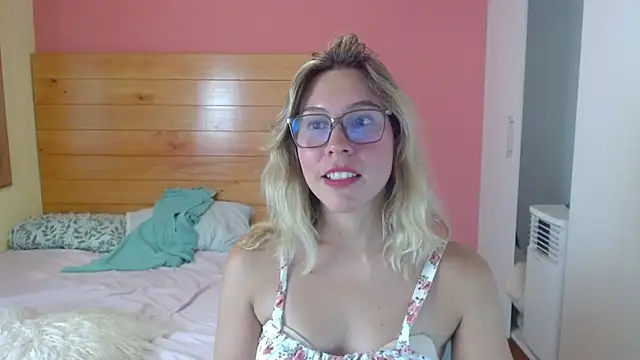 Dulce Victoria  online show from 03-21-26, 11:41