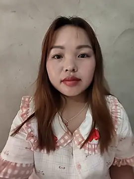 Snapshot of Mina_xYx chatting on 06-17-26, 04:04 Mina xYx online show from 06-17-26, 04:04