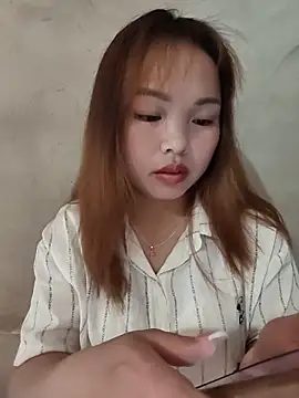 Snapshot of Mina_xYx chatting on 06-18-26, 04:35 Mina xYx online show from 06-18-26, 04:35