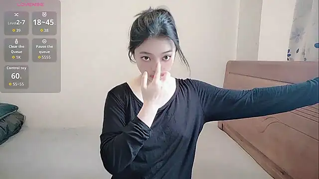 Snapshot of oblakitty_ chatting on 05-25-26, 01:00 oblakitty online show from 05-25-26, 01:00