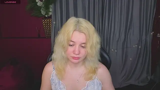 Snapshot of ElizabethRedWings chatting on 05-31-26, 06:09 ElizabethRedWings online show from 05-31-26, 06:09
