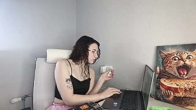 LaritaTocchio online show from 03-18-26, 08:06