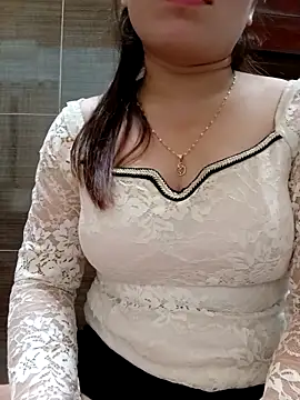 Snapshot of Sury_sexyy chatting on 03-25-26, 07:58 Sury sexyy online show from 03-25-26, 07:58