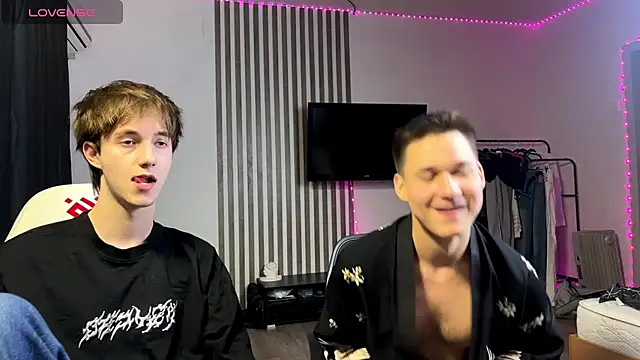 Snapshot of Hunks_bromance chatting on 03-19-26, 04:33 Hunks bromance online show from 03-19-26, 04:33