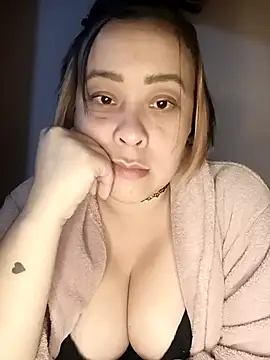 Snapshot of lua-bfly chatting on 05-26-26, 12:39 lua-bfly online show from 05-26-26, 12:39