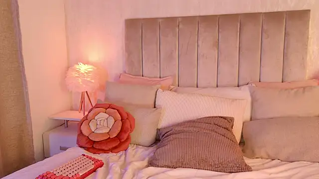 Snapshot of Liora_Sol chatting on 06-06-26, 10:14 Liora Sol online show from 06-06-26, 10:14