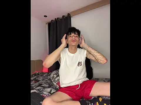 Snapshot of BatKingandBatQueen chatting on 03-17-26, 12:59 BatKingandBatQueen online show from 03-17-26, 12:59