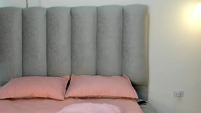Snapshot of Valentina_lux1 chatting on 05-19-26, 01:39 Valentina lux1 online show from 05-19-26, 01:39