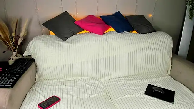 Snapshot of Nika_Blaze chatting on 07-14-26, 12:57 Nika Blaze online show from 07-14-26, 12:57