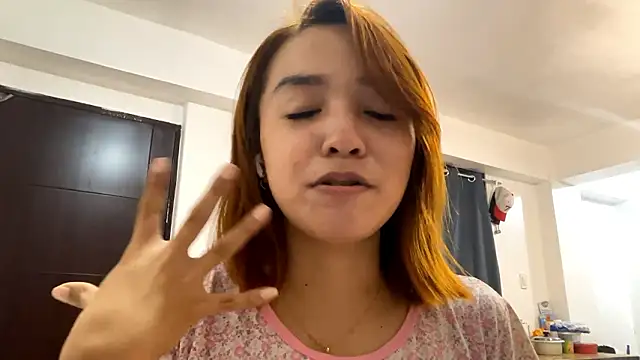 Snapshot of NoreenPierotti chatting on 03-19-26, 01:26 NoreenPierotti online show from 03-19-26, 01:26