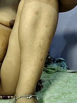 Snapshot of Roshni-200 chatting on 04-10-26, 07:07 Roshni-200 online show from 04-10-26, 07:07