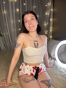 Snapshot of RinaHoward chatting on 03-16-26, 04:44 RinaHoward online show from 03-16-26, 04:44