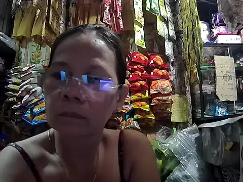 Snapshot of mommylicious_23 chatting on 05-06-26, 08:58 mommylicious 23 online show from 05-06-26, 08:58