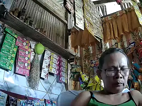 Snapshot of mommylicious_23 chatting on 05-31-26, 04:42 mommylicious 23 online show from 05-31-26, 04:42