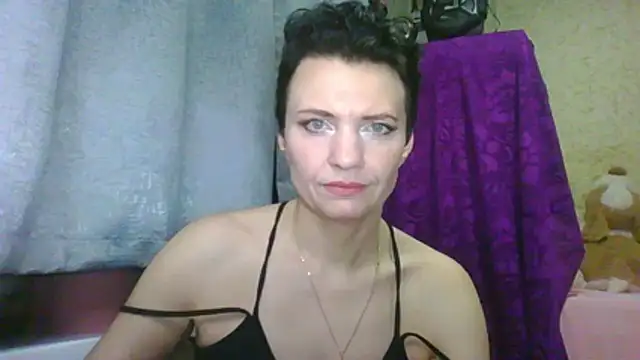 Snapshot of HotMamaQueen234 chatting on 03-18-26, 08:23 HotMamaQueen234 online show from 03-18-26, 08:23