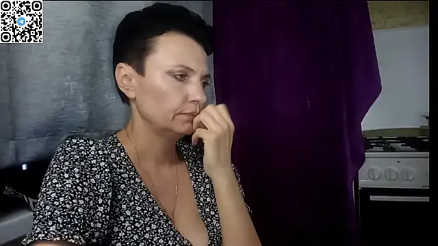HotMamaQueen234 online show from 06-25-26, 11:53