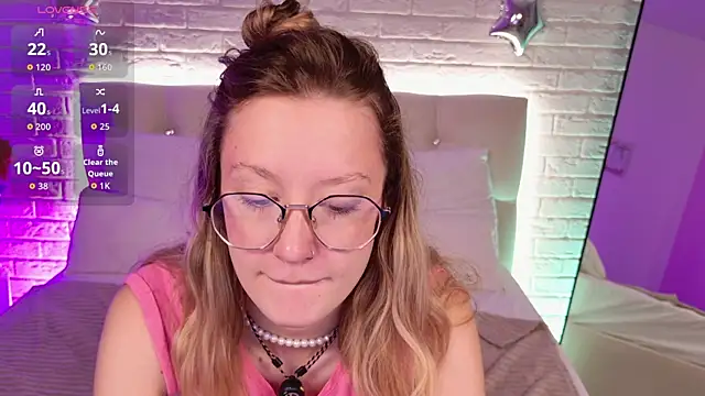 Snapshot of AmelieViolet chatting on 06-01-26, 10:06 AmelieViolet online show from 06-01-26, 10:06
