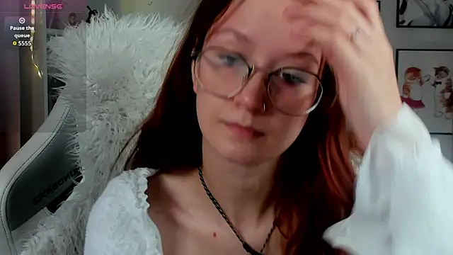 Snapshot of AmelieViolet chatting on 06-24-26, 03:05 AmelieViolet online show from 06-24-26, 03:05