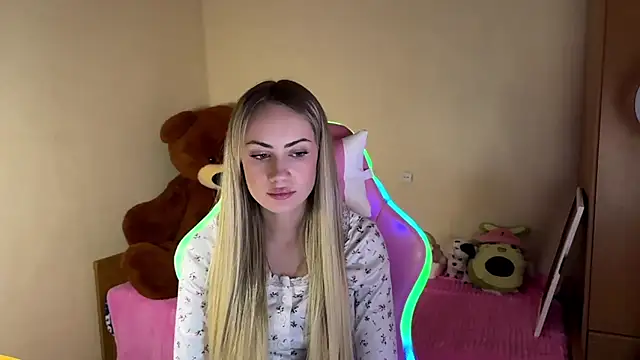 Snapshot of TiannaJedziniak chatting on 03-21-26, 03:26 TiannaJedziniak online show from 03-21-26, 03:26