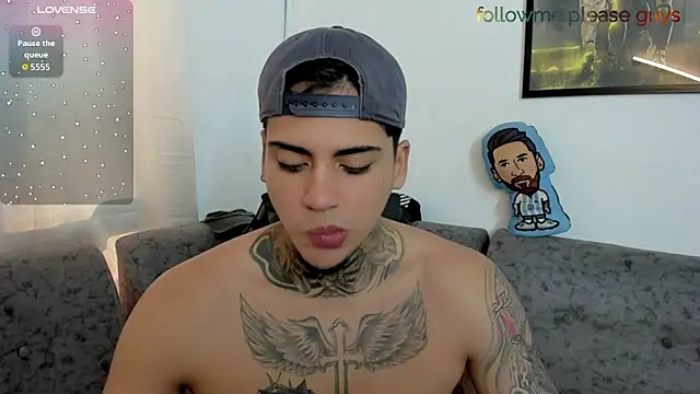 Snapshot of sweetlatinoboy chatting on 06-11-26, 12:25 sweetlatinoboy online show from 06-11-26, 12:25