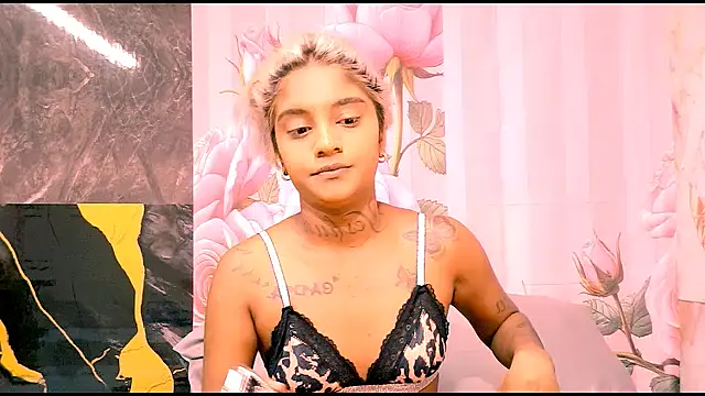Snapshot of indian_barbie chatting on 04-05-26, 09:39 indian barbie online show from 04-05-26, 09:39