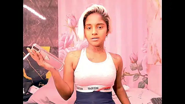 Snapshot of indian_barbie chatting on 04-26-26, 11:30 indian barbie online show from 04-26-26, 11:30