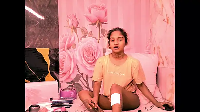 Snapshot of indian_barbie chatting on 05-11-26, 02:45 indian barbie online show from 05-11-26, 02:45