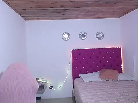 Snapshot of Pinkg_Fox10 chatting on 03-17-26, 11:46 Pinkg Fox10 online show from 03-17-26, 11:46