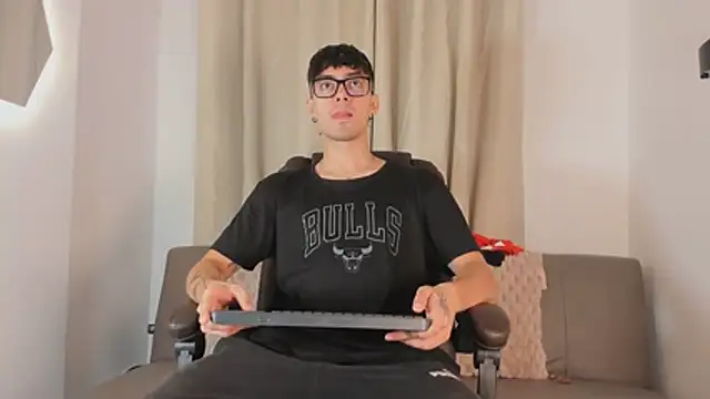 Snapshot of etham_wolf1 chatting on 04-07-26, 05:35 etham wolf1 online show from 04-07-26, 05:35