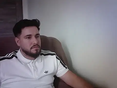 Snapshot of Gianiboy99 chatting on 06-18-26, 01:48 Gianiboy99 online show from 06-18-26, 01:48