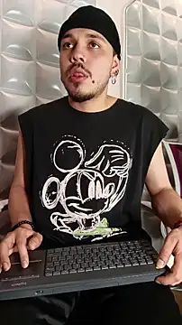 Snapshot of Bry__ chatting on 04-08-26, 03:39 Bry online show from 04-08-26, 03:39