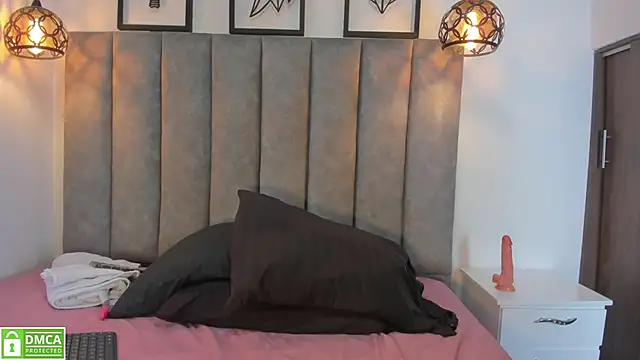 Snapshot of Camille_Hills chatting on 03-19-26, 04:27 Camille Hills online show from 03-19-26, 04:27