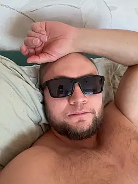 Snapshot of RUS208 chatting on 03-17-26, 12:19 RUS208 online show from 03-17-26, 12:19