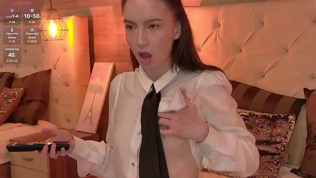 Snapshot of MonaHicks chatting on 03-17-26, 11:08 MonaHicks online show from 03-17-26, 11:08