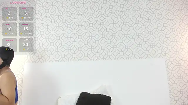 ZoeCooper1 online show from 04-14-26, 12:11