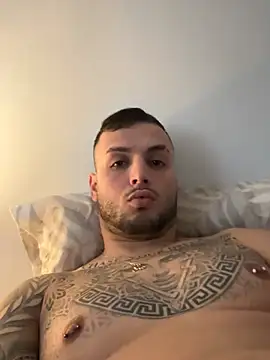 Snapshot of Roosen_1998 chatting on 03-17-26, 02:20 Roosen 1998 online show from 03-17-26, 02:20