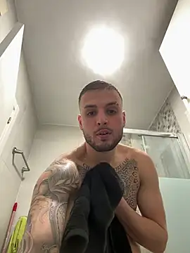 Snapshot of Roosen_1998 chatting on 03-22-26, 10:35 Roosen 1998 online show from 03-22-26, 10:35