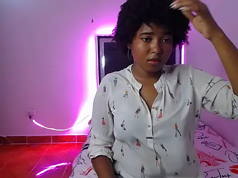 Snapshot of carmen2385 chatting on 03-18-26, 06:33 carmen2385 online show from 03-18-26, 06:33