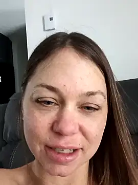 Snapshot of Couple_qc chatting on 03-22-26, 04:10 Couple qc online show from 03-22-26, 04:10