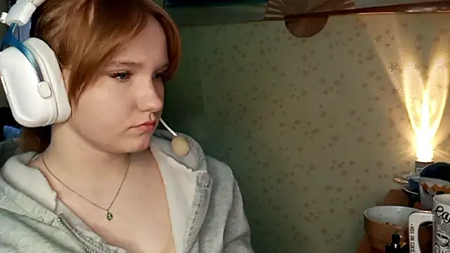 Snapshot of BelladeSimons chatting on 03-19-26, 06:06 BelladeSimons online show from 03-19-26, 06:06