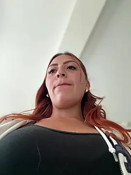 Snapshot of Queen_Scatlett chatting on 05-19-26, 12:00 Queen Scatlett online show from 05-19-26, 12:00