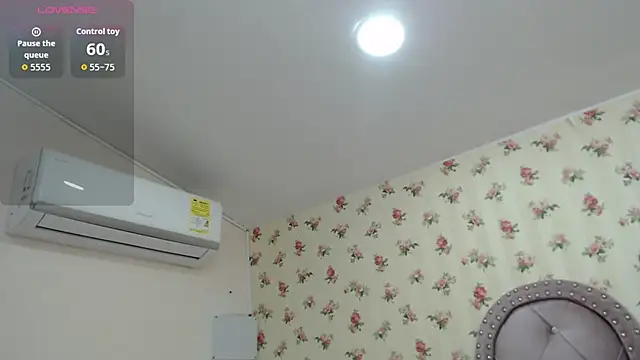 crystal watson0 online show from 04-21-26, 01:39