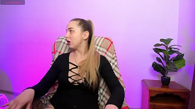 Snapshot of Alexandracandy chatting on 03-22-26, 09:02 Alexandracandy online show from 03-22-26, 09:02