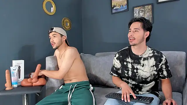 Snapshot of ReubenandScott chatting on 03-18-26, 08:01 ReubenandScott online show from 03-18-26, 08:01