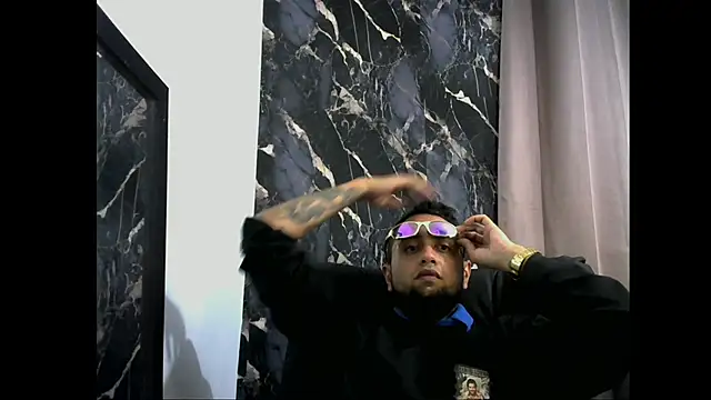 Snapshot of Santi_rogue chatting on 03-20-26, 06:51 Santi rogue online show from 03-20-26, 06:51