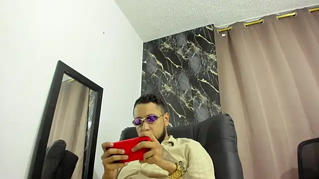 Snapshot of Santi_rogue chatting on 03-21-26, 08:30 Santi rogue online show from 03-21-26, 08:30