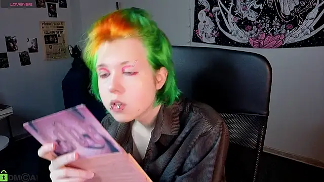 Snapshot of LittleKittenStar chatting on 05-15-26, 11:28 LittleKittenStar online show from 05-15-26, 11:28